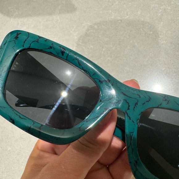 Prada Sunglasses SPR-13Z - Picture 3 of 8